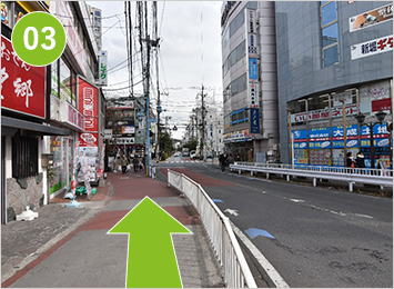 そのまま直進します。