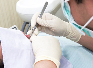 歯周病治療の経験・知識が豊富なドクターによる治療